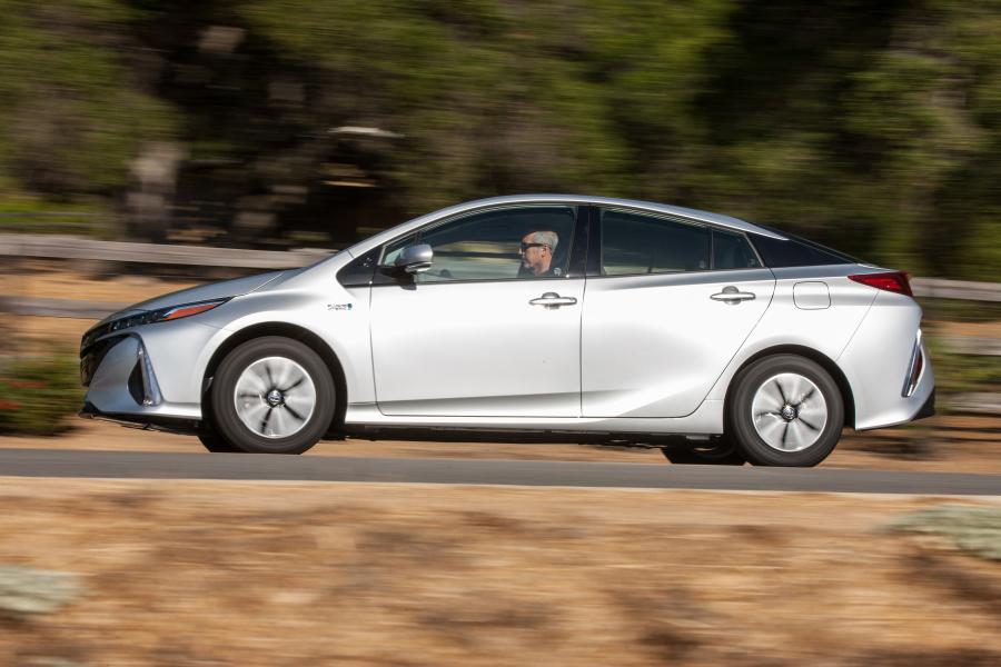  Toyota Prius Prime 2016 года  (NA) (фото 28 из 55)